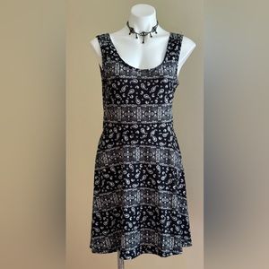 SHOSHO NWT SUMMER SKATER DRESS Black & White Paisley Design Cut Out Back SZ XL